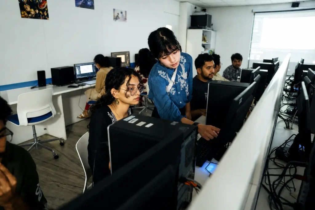 Students in an expert-led workshop
