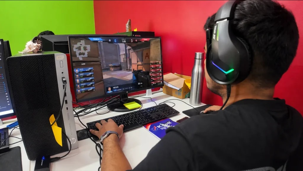 Students in the e-sports arena
